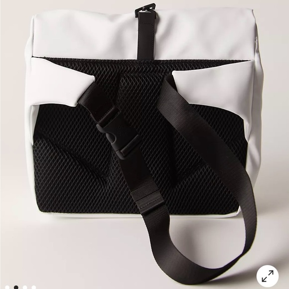 RAINS Roll Top Commuter Messenger - Picture 2 of 7